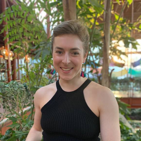 Profile Picture of Amanda Sherwin (@amandabakes103) on Poshmark