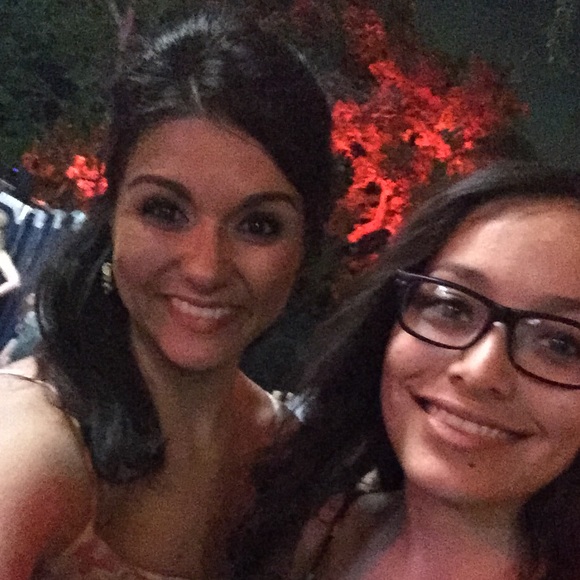 Profile Picture of Dani Sullivan (@daniella9112) on Poshmark