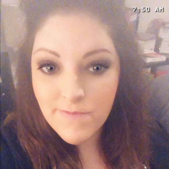 Profile Picture of Ashly Lopez (@a_lorasch02) on Poshmark