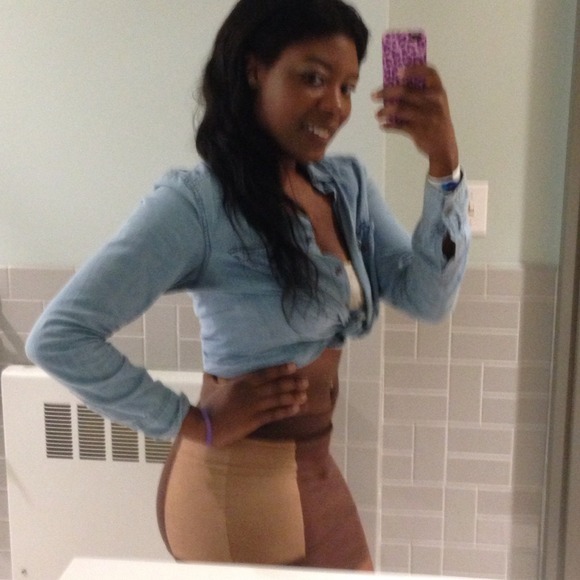 Profile Picture of Leti Gt (@letigt) on Poshmark