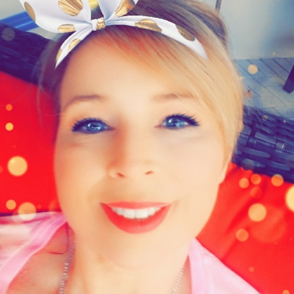 Profile Picture of Kristina Pizzella (@krissumer39) on Poshmark