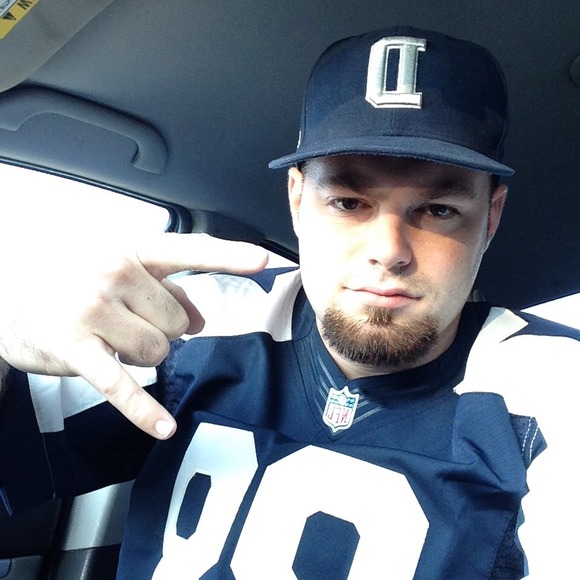 Profile Picture of Travis Stephen (@travis214) on Poshmark