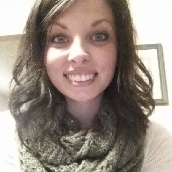 Profile Picture of Staci Schmidt (@steinsta000) on Poshmark