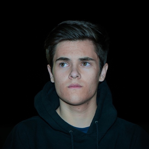 Profile Picture of Chris Haddox (@kuhristoefuhr) on Poshmark