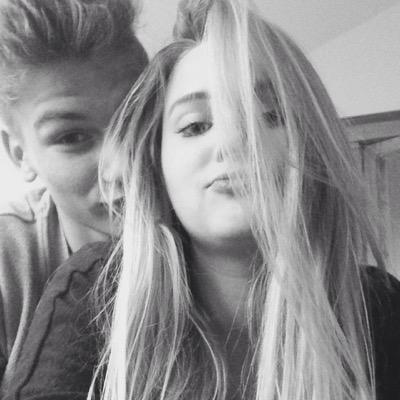 Profile Picture of Cassandra Wolf (@ceschke_wolf) on Twitter