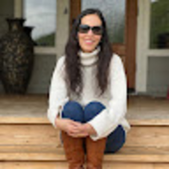 Profile Picture of Lara Martinez (@laramarslp) on Poshmark