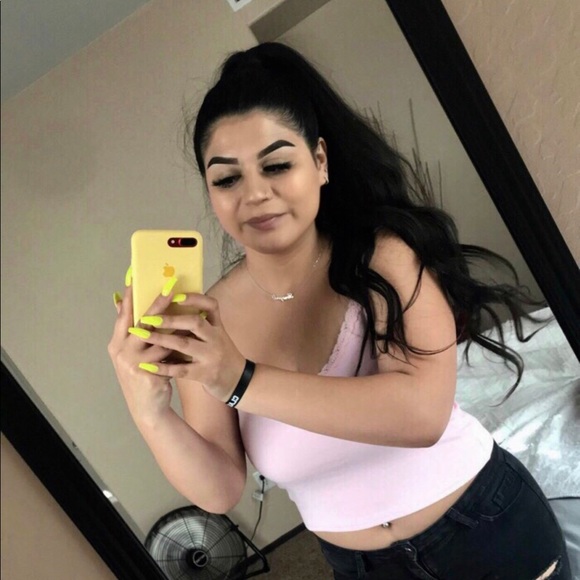 Profile Picture of Sareyna Baldwin (@sareynanicole) on Poshmark