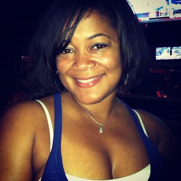 Profile Picture of Shaunda Luther (@drlu2u) on Poshmark