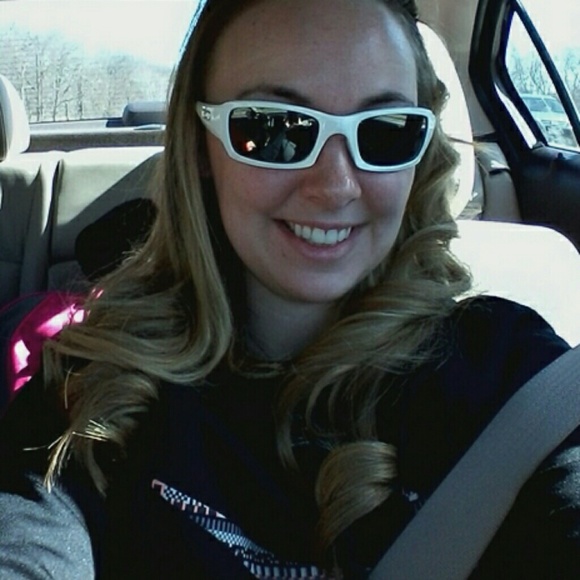 Profile Picture of Cassie Titko (@cassietitko) on Poshmark
