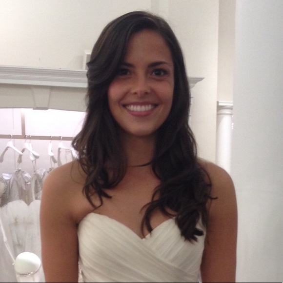 Profile Picture of Madeleine Bealefeld (@m_bealefeld) on Poshmark