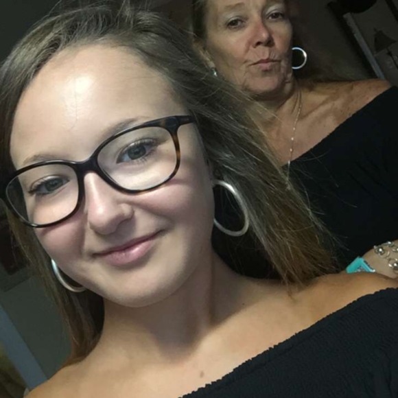 Profile Picture of Cindy Cooley (@cindyr1965) on Poshmark