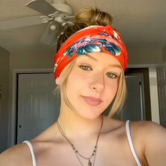 Profile Picture of Maggie (@maggie.stage) on Tiktok