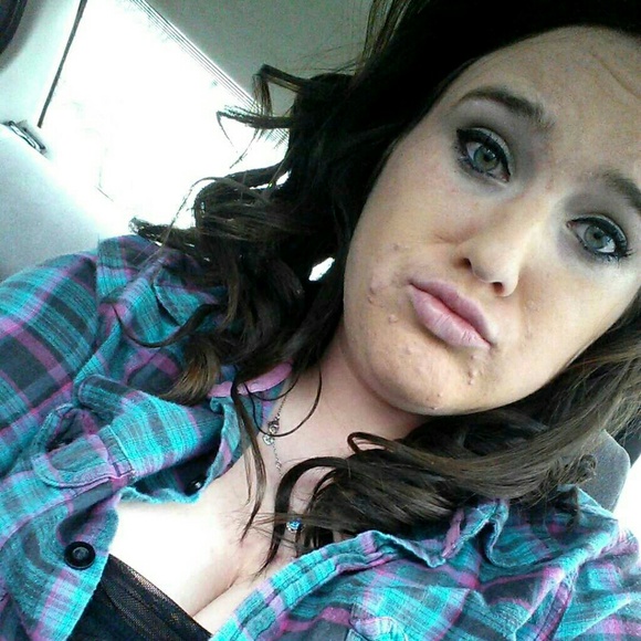 Profile Picture of Nicole Gable (@nicolegable) on Poshmark