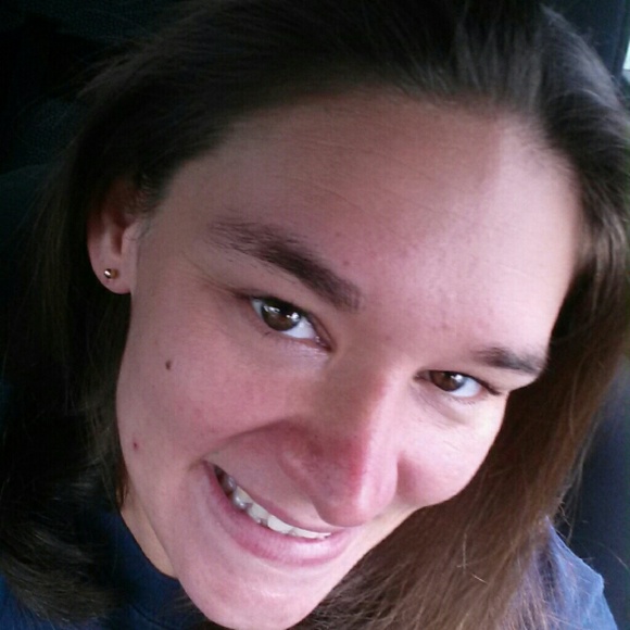 Profile Picture of April Carson (@aprilc3808) on Poshmark