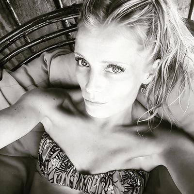 Profile Picture of Mia Terry (@CoralX0) on Twitter