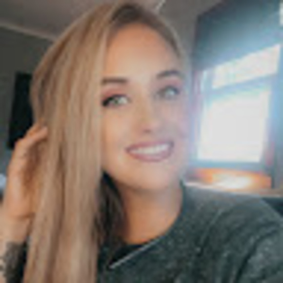 Profile Picture of Megan Horch (@meganhorch) on Poshmark