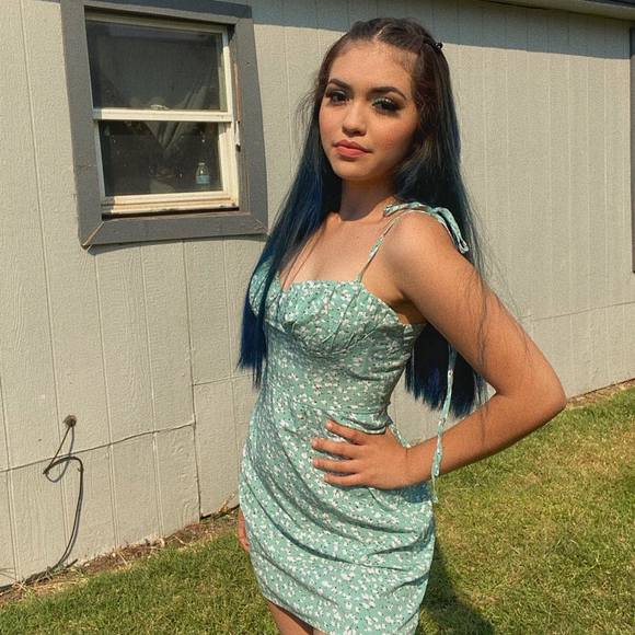 Profile Picture of Genesis Pimentel (@genesispimen206) on Poshmark