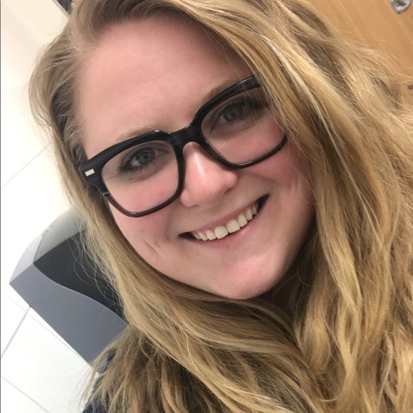 Profile Picture of Molly Lahr (@mclahr) on Poshmark