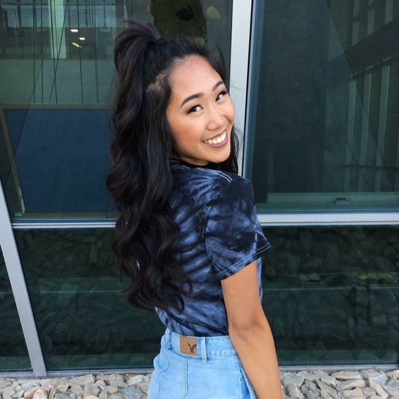 Profile Picture of Taylor Wong (@taytaywong) on Poshmark