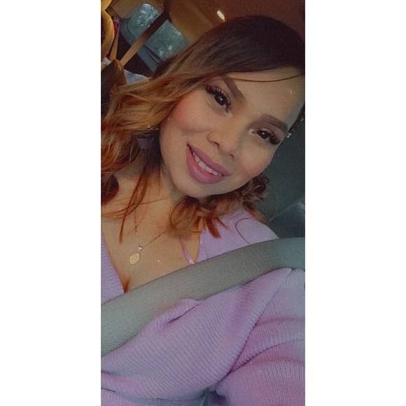 Profile Picture of Anna Raygoza (@anacena) on Poshmark