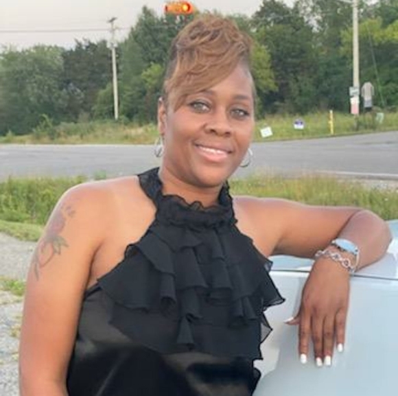 Profile Picture of Lisa Spicer (@lisaspicer967) on Poshmark