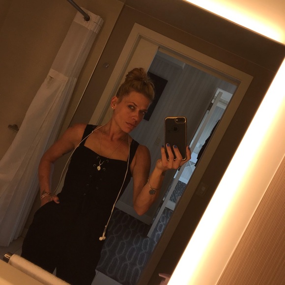 Profile Picture of Robin Snook (@robin2518) on Poshmark