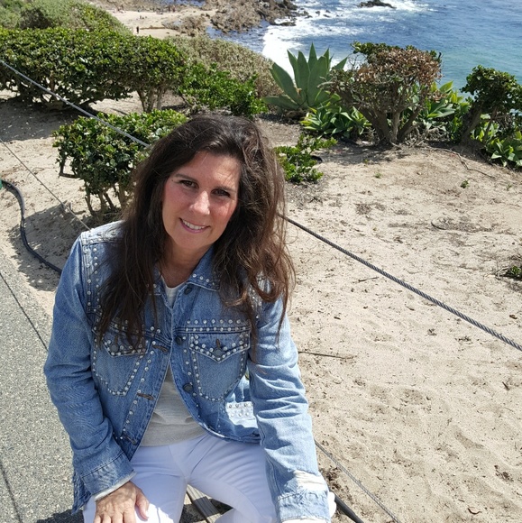 Profile Picture of Viktoria Brohan keister (@vikbrand2) on Poshmark