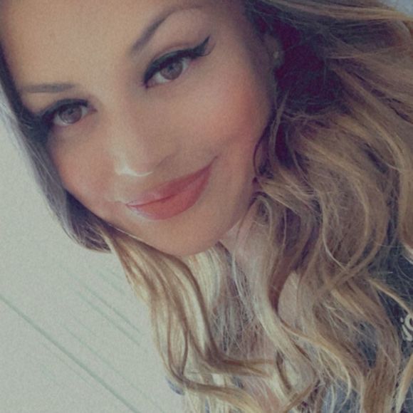 Profile Picture of Cilla Urango (@name394802349p3) on Poshmark