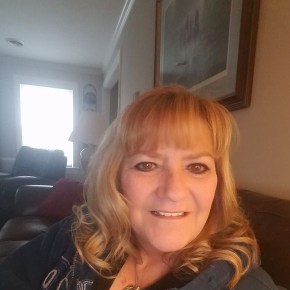 Profile Picture of Vicky Fiskus (@vfiskus) on Poshmark