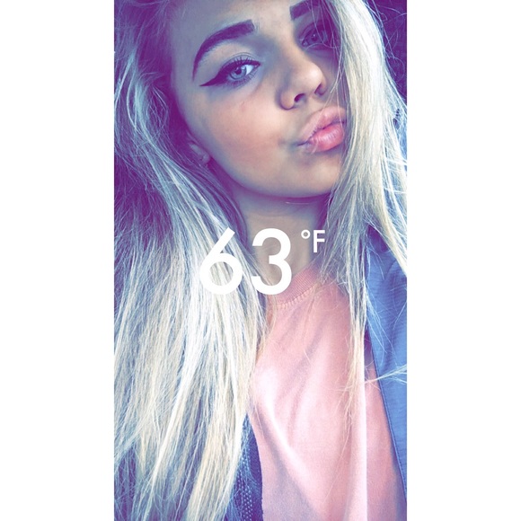 Profile Picture of Emily Edgerton (@emily_edgerton) on Poshmark