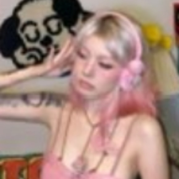 Profile Picture of Berta Henry (@berta4yu767) on Poshmark