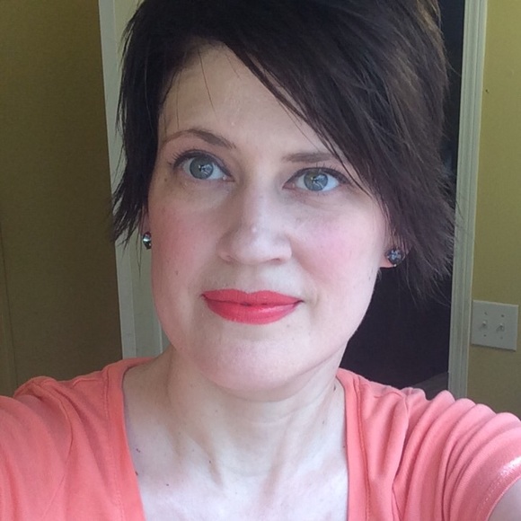 Profile Picture of Nicole Clements (@nrcreine) on Poshmark
