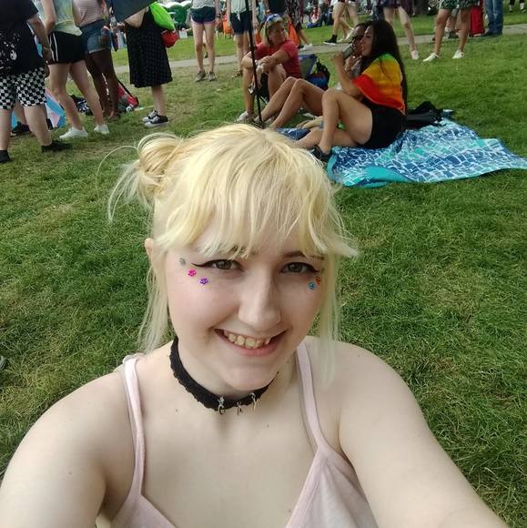 Profile Picture of Jackie Shultz (@cat14music) on Poshmark