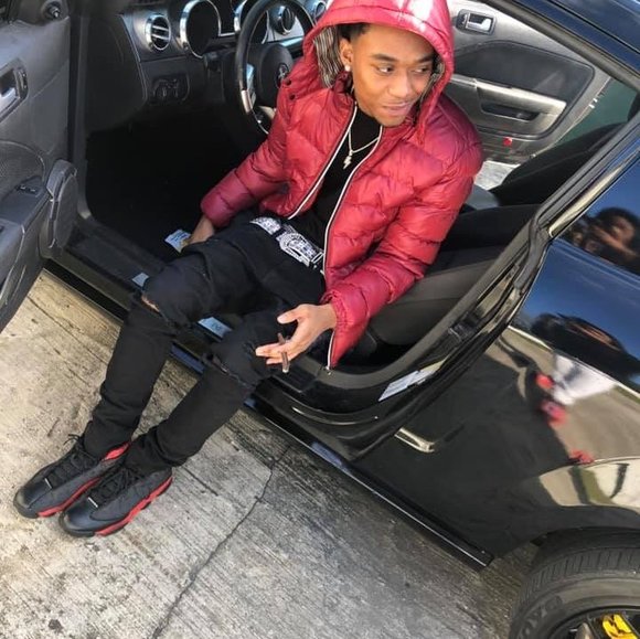 Profile Picture of Glenn Gray (@glenn2000) on Poshmark