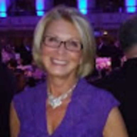 Profile Picture of Pam Larson (@paldresow) on Poshmark