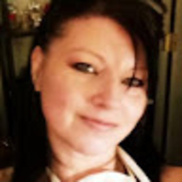 Profile Picture of Paula Bradley (@paulabradley137) on Poshmark