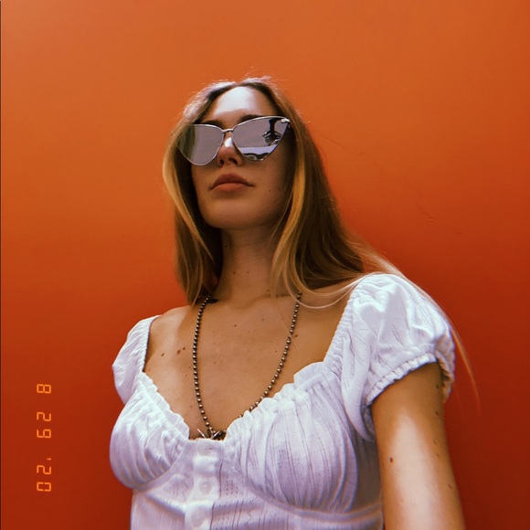 Profile Picture of Addison Howell (@addisoaris) on Poshmark