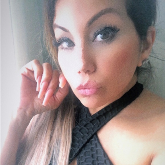 Profile Picture of Rachel Olvera (@marinaolvera99) on Poshmark
