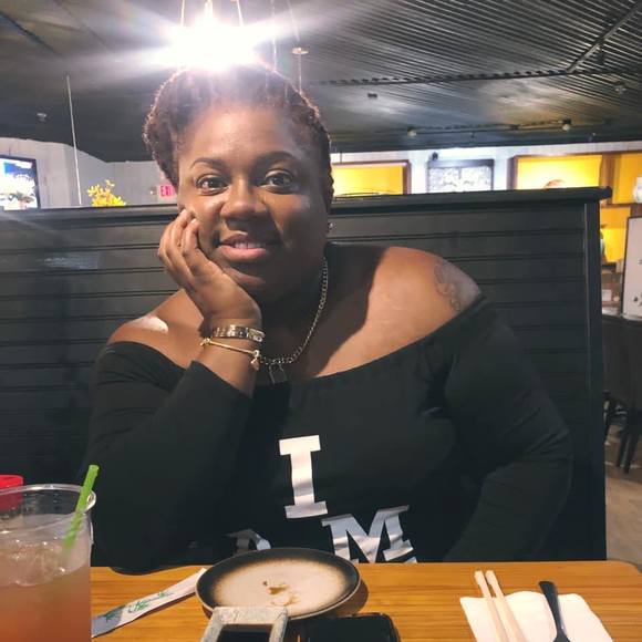Profile Picture of Justina Smalls (@tina_babi) on Poshmark