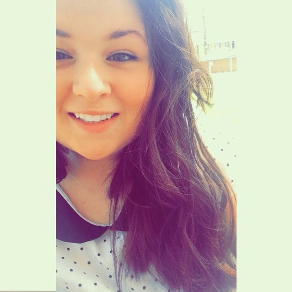 Profile Picture of Anntaninna Biondo (@ninnabiondo) on Poshmark