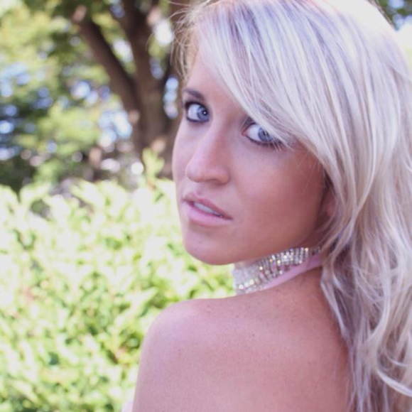 Profile Picture of Leah Paskalides (@leahpaskalides) on Poshmark