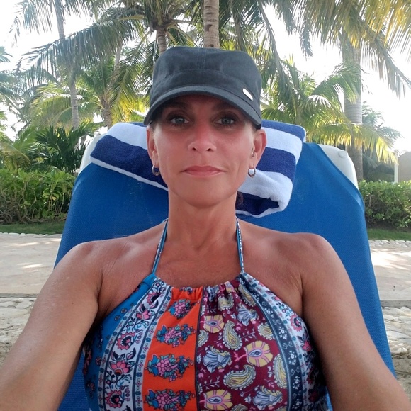 Profile Picture of Paula Arangio (@parangio) on Poshmark