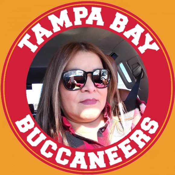Profile Picture of Dalys Gutierrez (@inaelizabeth) on Poshmark