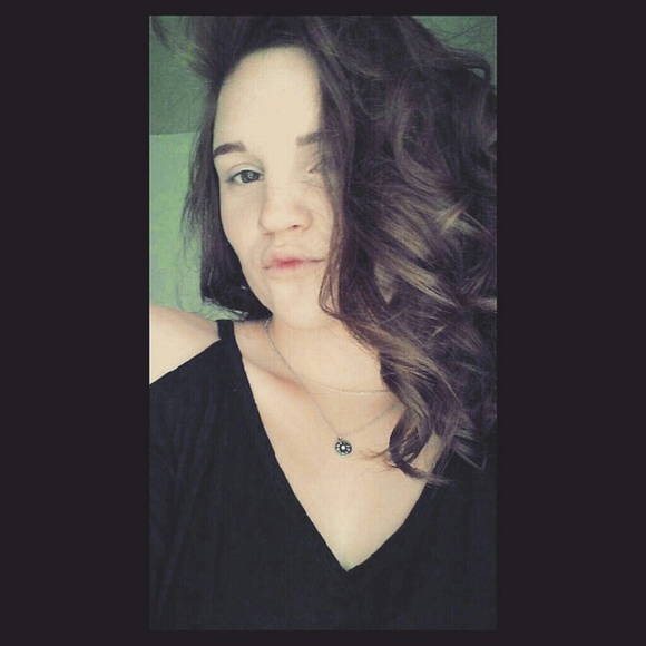 Profile Picture of Taylor Maze (@taylormaze8) on Poshmark