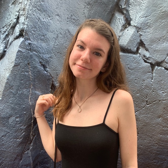 Profile Picture of Samantha Jandrew (@samjandrew) on Poshmark
