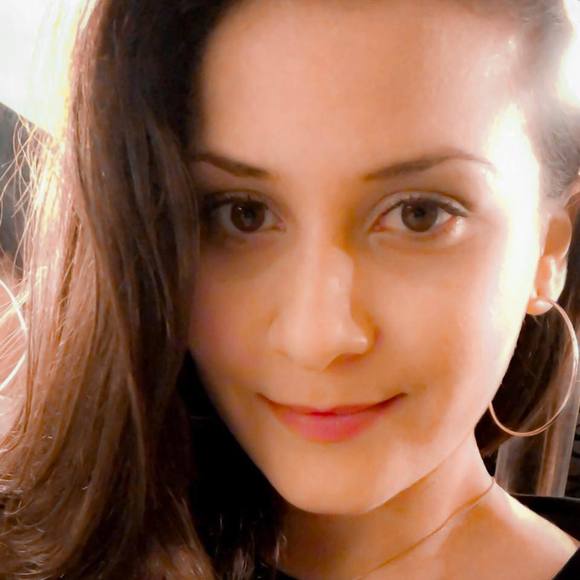 Debora Santos - Poshmark Profile Picture of Debora Santos (@dehsantos2) on Poshmark