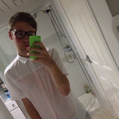 Profile Picture of Tom (@malec_jpeg) on Twitter