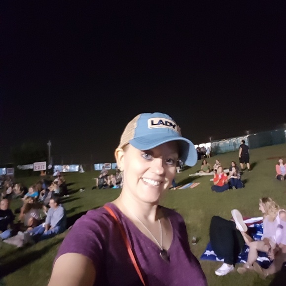 Profile Picture of Vanessa Wolfe (@v1002_) on Poshmark