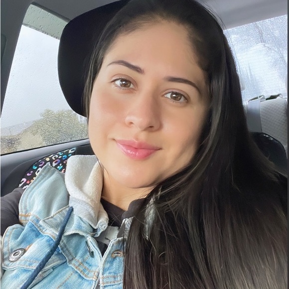 Profile Picture of Lucy Rivera (@lr9110323) on Poshmark