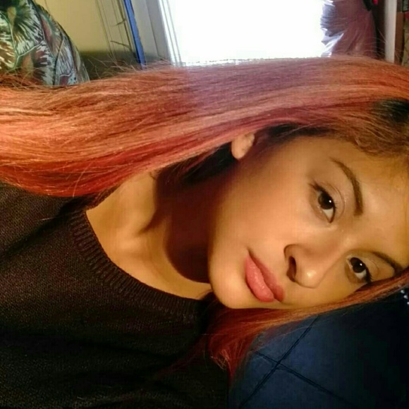 Profile Picture of Daniela Renderos (@deemoniquee) on Poshmark